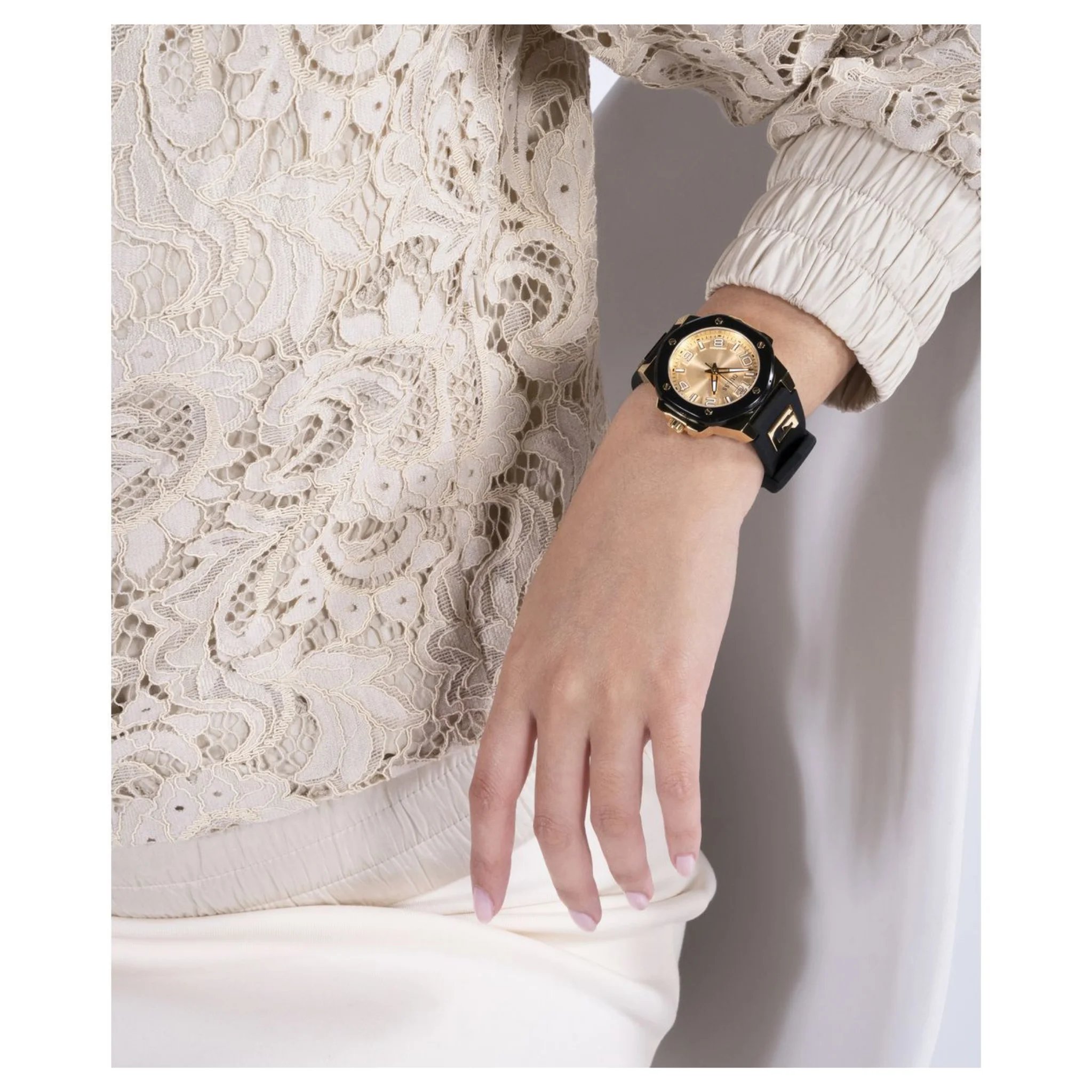 GUESS Ladies Black 2-Tone Analog Watch - GW0555L2